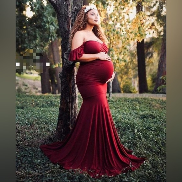 Mermaid Maternity Gown - Picture 2 of 13